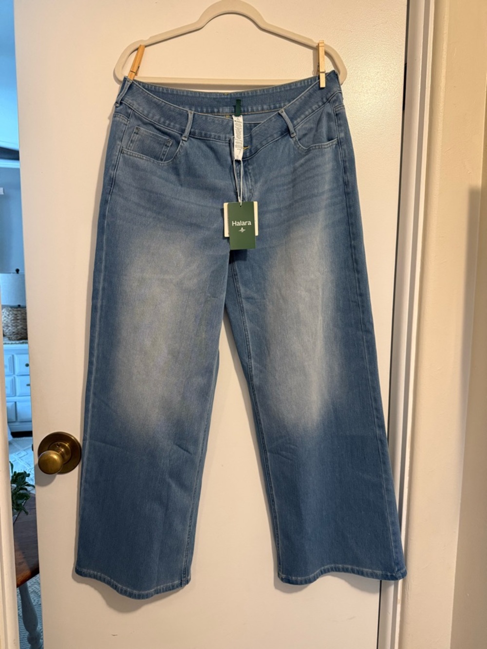 NWT HALARA Flex Asymmetrical Low Rise Wide Leg in Malibu Blue Denim - Size Large